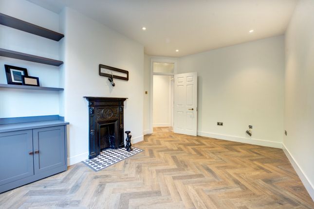 Flat 19, Cavendish Buildings,, Gilbert Street, London photo 3