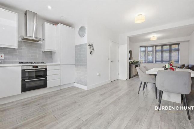 2a Craven Gardens, Romford photo 4