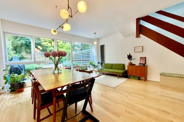 16, Grassmount, London photo 2