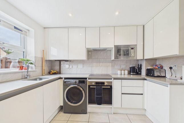17, Watson Way, Stansted photo 4