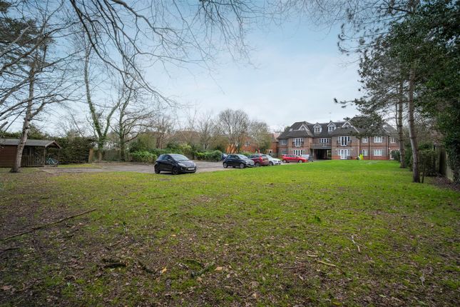 Flat for sale in New Road, Ascot