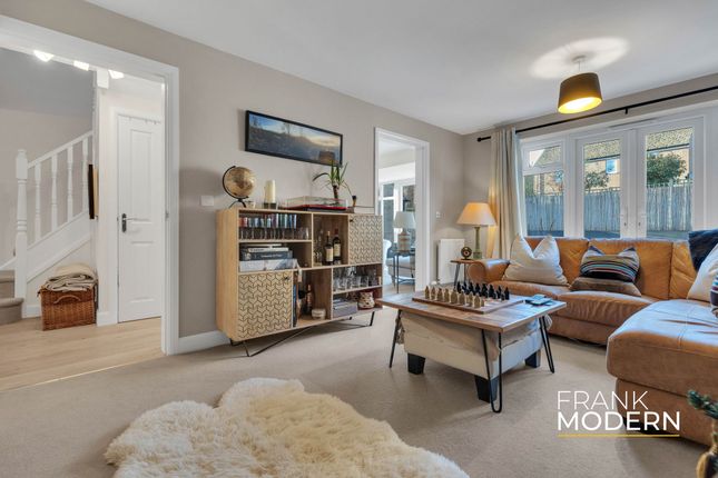 20 Paynes Field, Stamford photo 3