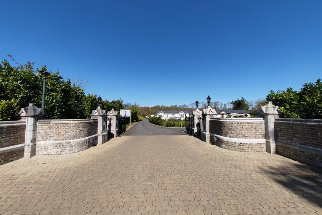 13, Victoria Gardens, Barkham Ride, Finchampstead photo 2