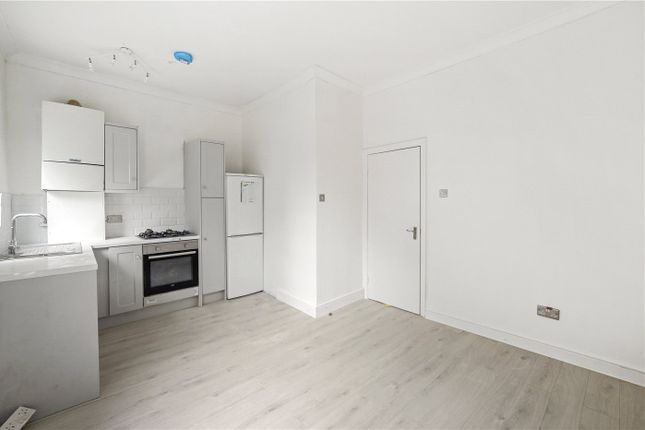 Thumbnail Flat to rent in Amhurst Road, London