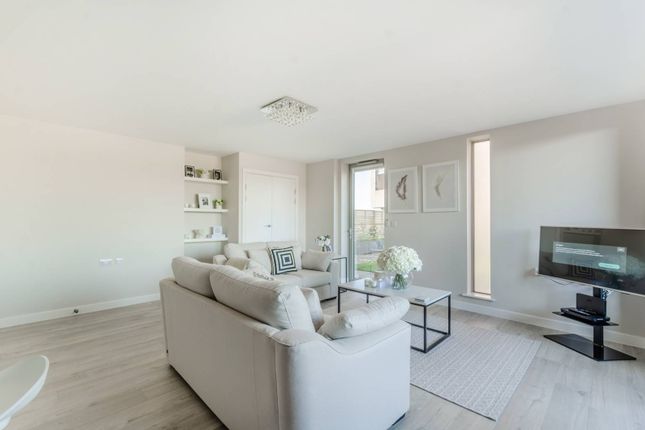 Flat for sale in Bromley Road, Beckenham Hill, London