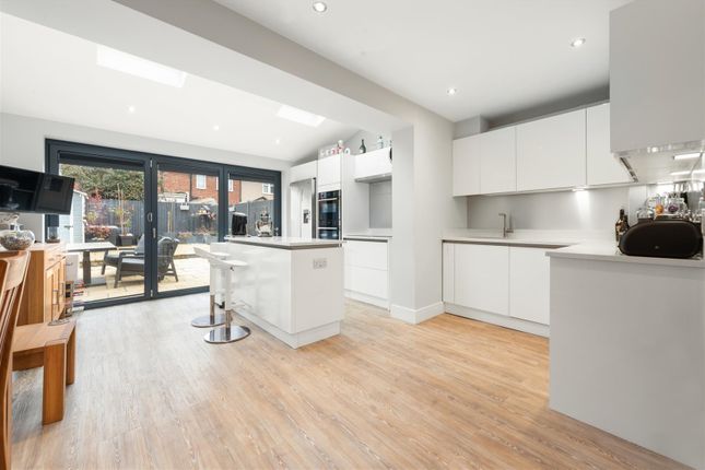 2-bed house on 27, Dore Gardens, Morden, £2,200/mo