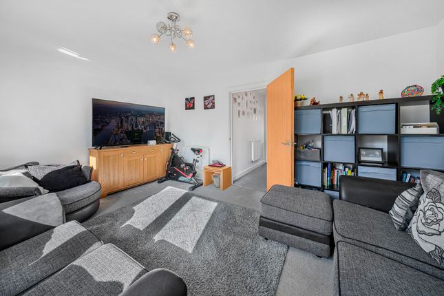 11 Magpie Road, Harlow photo 4