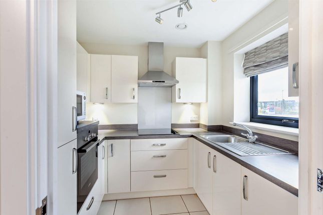 Flat for sale in Hamilton Court, Charlton Boulevard, Patchway