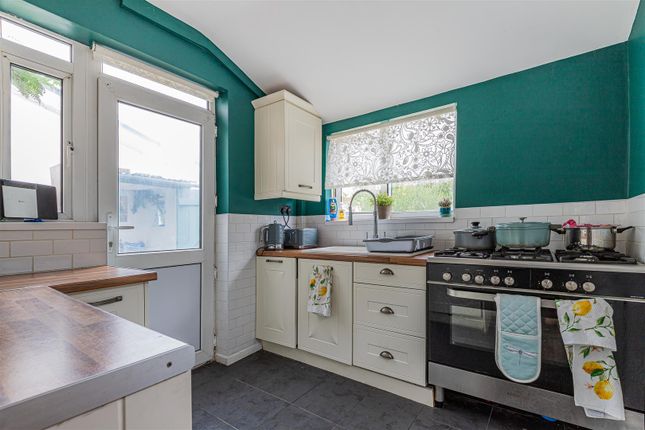49, Avondale Crescent, Cardiff photo 3