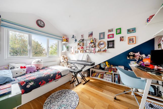 7, Rotherwood Close, London photo 4