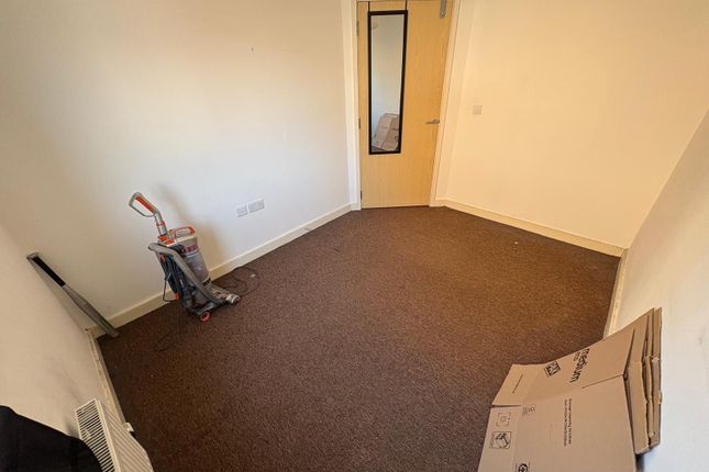 25, Alfred Knight Close, Northampton photo 5