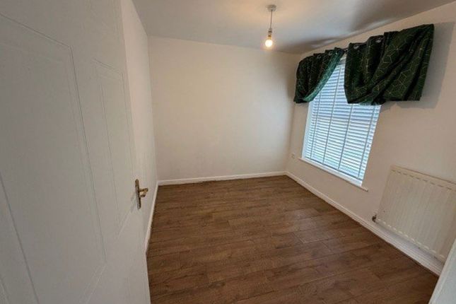 2, Daisy Close, Corby photo 3