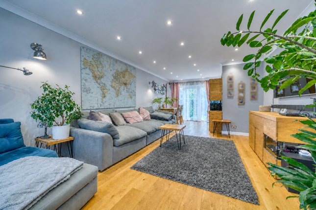 21, Place Farm Avenue, Orpington photo 4