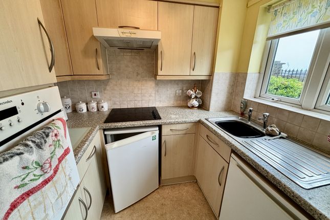 6 Trafalgar Court, East Terrace, Penzance photo 4