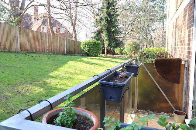 7, Rapallo Close, Farnborough photo 2