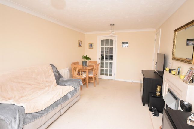 Flat for sale in Rosebery Court, Water Lane, Linslade