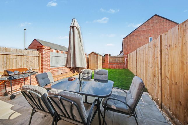15 Great Copper Thorn, Fareham photo 4