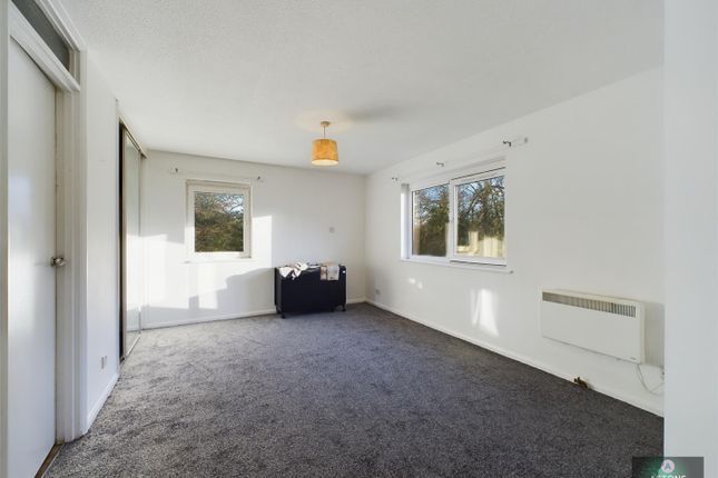 8, Camelot Court, Ifield West photo 2