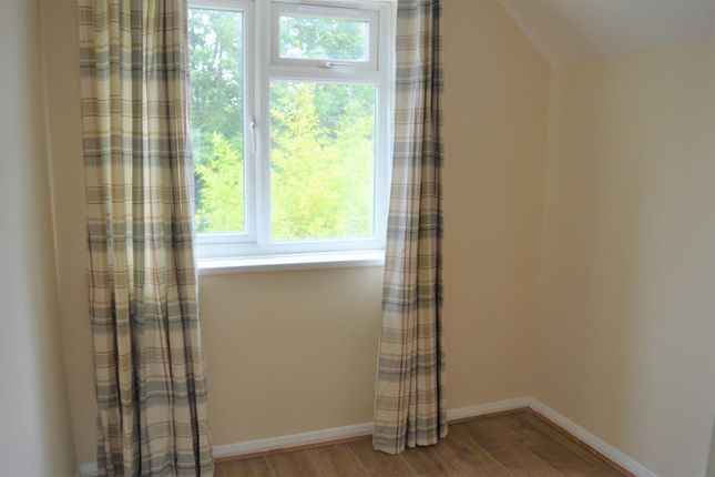 Flat 1, 21, Walnut Tree Road, Hounslow photo 4