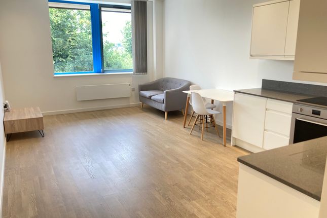 Thumbnail Flat to rent in Very Near Canal Way, Brentford