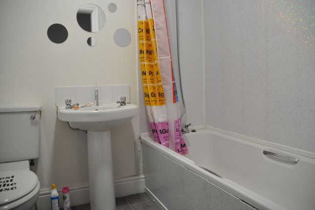 78 Market Street, Holyhead photo 3