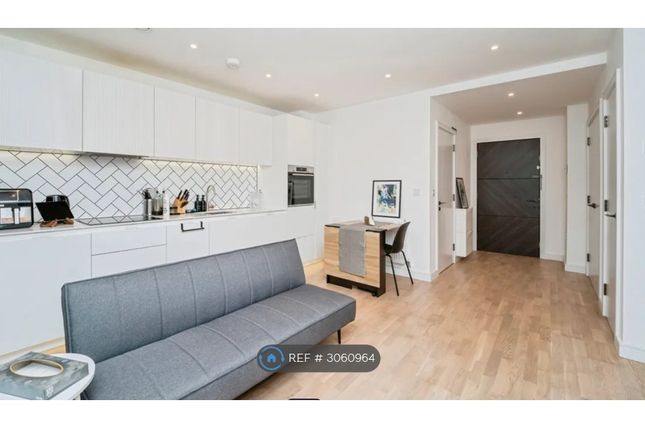 Cedrus Avenue, Southall photo 3