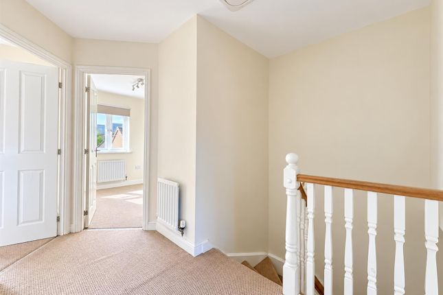 3-bed house on 6, Grenadier Way, Ashford, £385,000