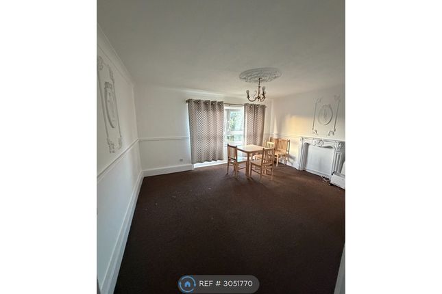 Hathaway Crescent, London photo 3