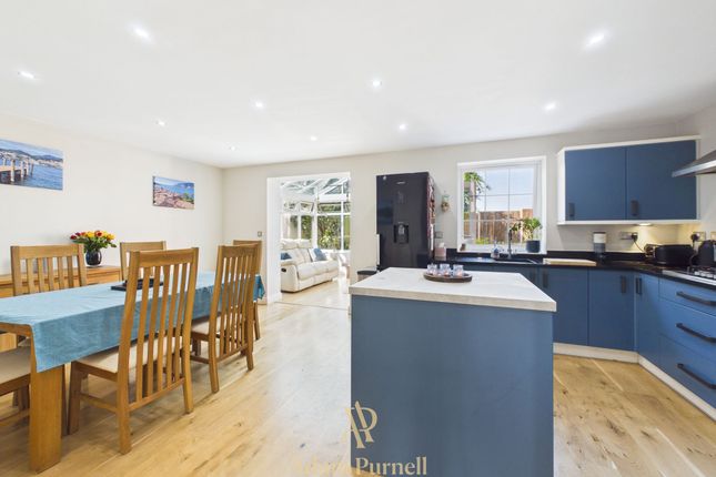 46 Jubilee Way, Hinckley photo 2