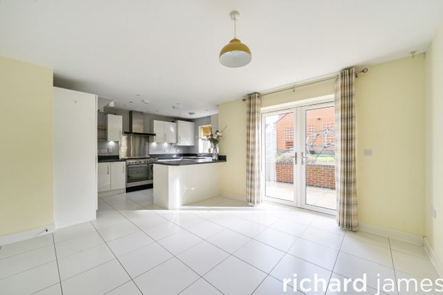 Jupiter Close, Swindon photo 2