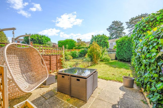 8, Hillcrest, Weybridge photo 2