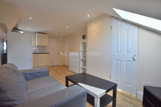 Flat to rent in Top Floor Flat, Gloucester Road