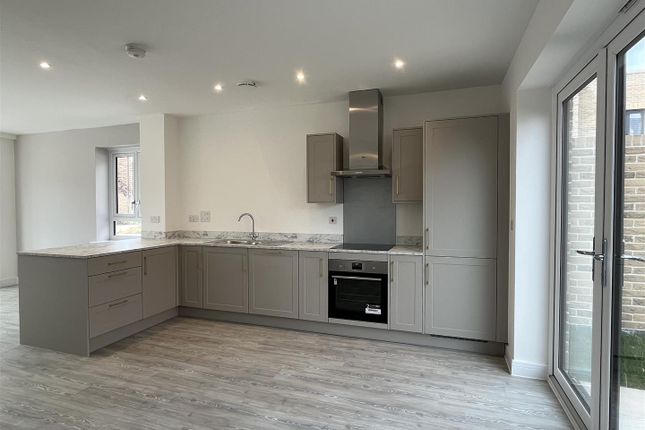 8, Gault Crescent, Cambridge photo 3