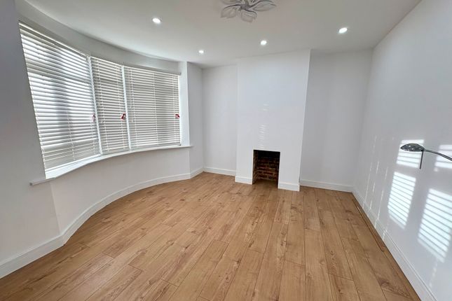 13, Wallisdean Avenue, Hampshire photo 2