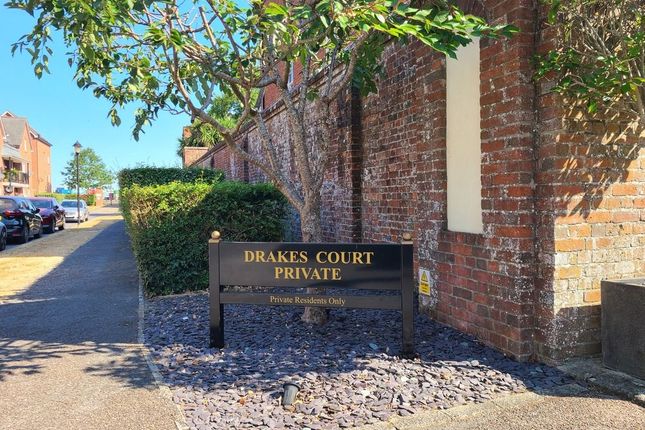 Drakes Court,12, Quayside Walk, Southampton photo 4