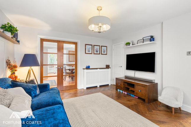 72, Bynghams, Harlow photo 2