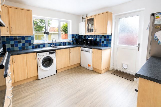 5, Canons Close, Warminster photo 4