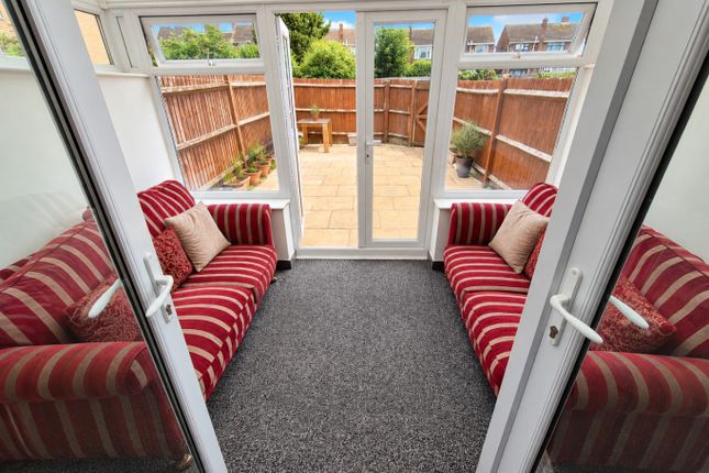 132 Morgan Close, Luton, Bedfordshire photo 4