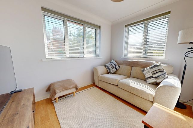 Flat 5, Clearmount Court, New Close Gardens, Weymouth photo 2