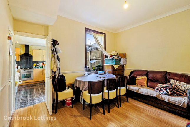 28, Gillett Avenue, London photo 3