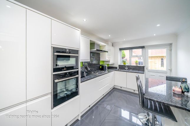8, Century Drive, Willenhall photo 2