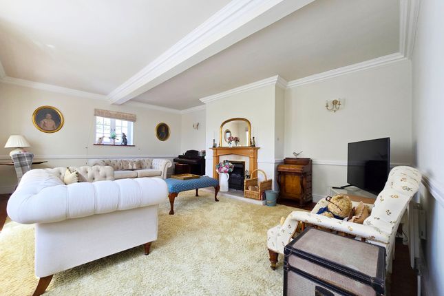 Hayes Barn, Grove Road, Lymington photo 2