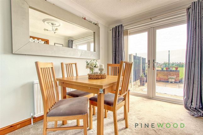 36 Bramlyn Close, Chesterfield photo 4