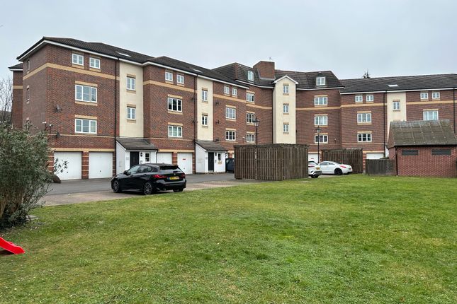 Thumbnail Flat for sale in Bosworth Road, Slough