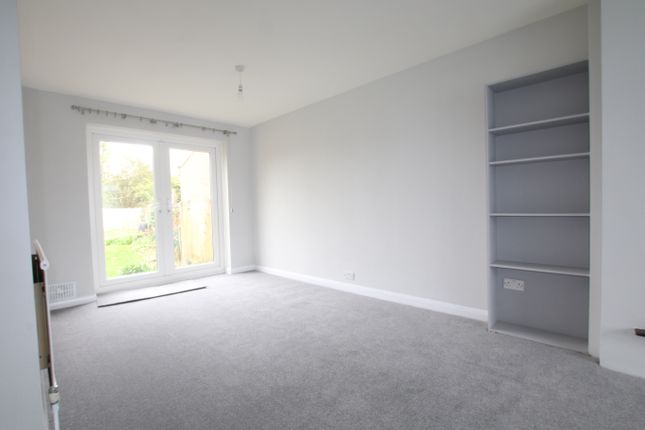16, Laurel Close, Colnbrook photo 2