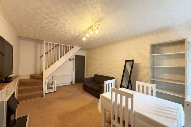 4 Hunters Place, Newcastle Upon Tyne photo 2
