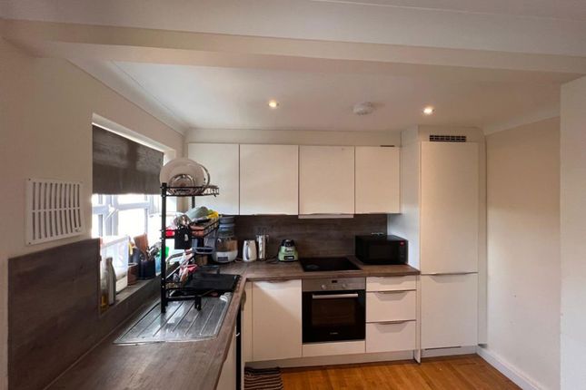 16 The Drummonds 745 749, - Dunstable Road, Luton photo 4