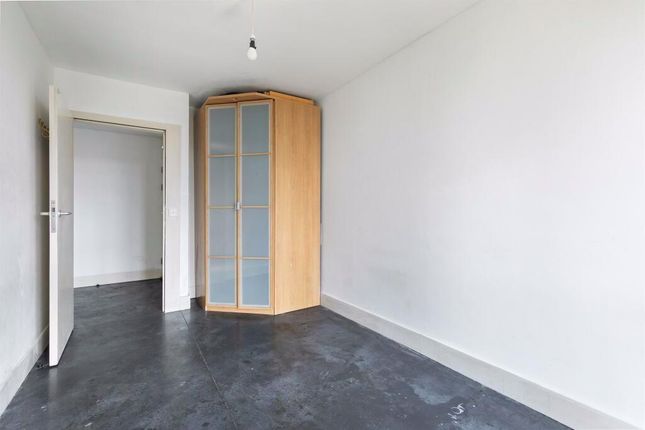 Apartment 15, 96, Garratt Lane, London photo 4