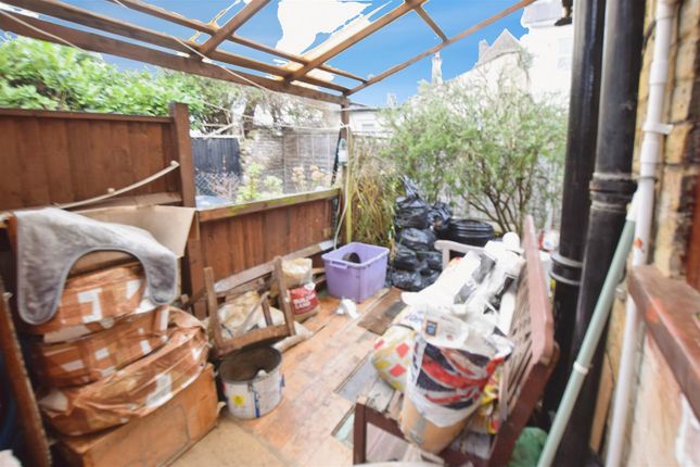 2, Marlborough Close, Colliers Wood photo 4