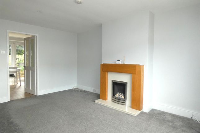 12, Victoria Avenue, Brighouse photo 2